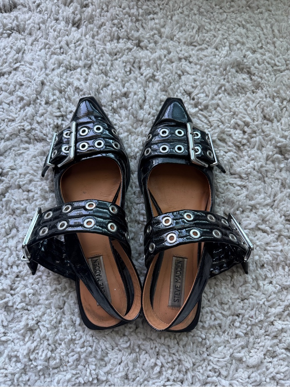 Steve Madden Black Patent Pointed Toe Flats with Buckle Straps Gaya